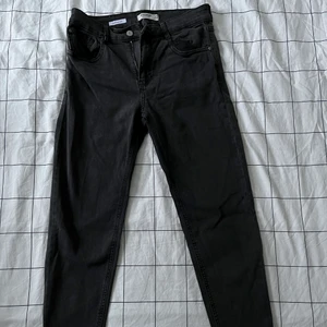 Jeans - Skinny jeans. Mid waist 