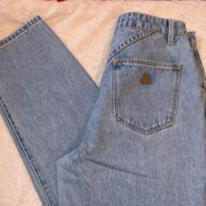 Snygga jeans från A-brand. Aldrig använda då dom ej passar mig. Storlek 30, men skulle säga att det passar s/m😇