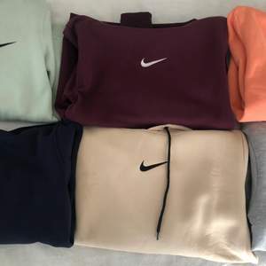Nike hoodies till salu, skriv vid fler bilder