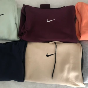 Nikee - Nike hoodies till salu, skriv vid fler bilder