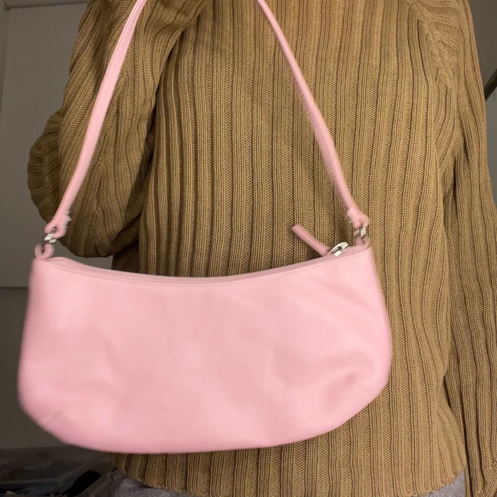 Super sött baby rosa väska som rymmer det nödvändigaste.. Väskor.