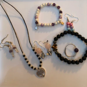 Kit 3 - Kit med 3 örhängen, 2 armband, 1 ring och ett halsband❤️ kristaller: rosenkvarts, ametist och tigeröga ❤️ betalning via swish FRI FRAKT 