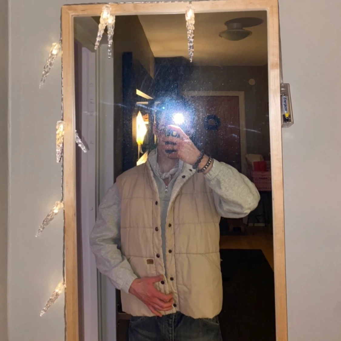 vändbar väst. vit & beige