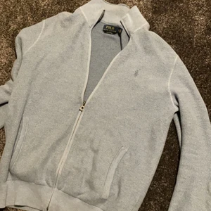 Raplh Lauren zip, Strl S - En skön Ralph lauren zip tröja i Strl S.