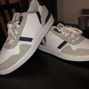 Lacoste - Lacoste sneakers kop*a aldrig använda 