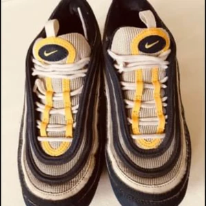 Nike Air Max 97 strl 39 - NIKE air Max 97  Strl:39 Färg: marin, vit, gul Nypris :1695.- Nu 500.-