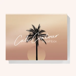 Cali Comfort Smashbox  - Helt ny Cali Comfort Smashbox palett   Cal Comfort Smashbox är ett highlight och contour kit med 6 pigmenterade nyanser som är lätta att blanda. Innehåller både highlighter, bronzer och blusher så att du lätt kan skapa en markerad, naturlig eller varm look. Smashbox Cali Highlight & Contour Kit är cruelty free.Alla Smashbox-produkter är Cruelty Free.Fördelar: • Innehåller 3 puder med matt finish och 2 med pärlemo samt en matt blusher.• Cruelty Free. Ordinariepris: 400:-  💌📦GRATIS FRAKT 🛍️