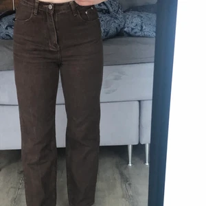 Jeans - Bruna jeans från venderbys i stl XS, oanvända med lappar kvar. Har på bilden på mig samma byxor fast i S. 200kr🤎
