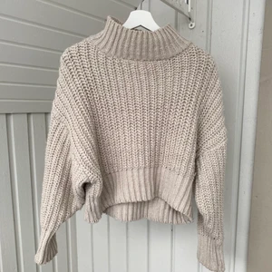 Stickad tröja  - Endast använd fåtal gånger så i bra skick. Skriv privat för frågor eller flera bilder. 150 + frakt. 💗