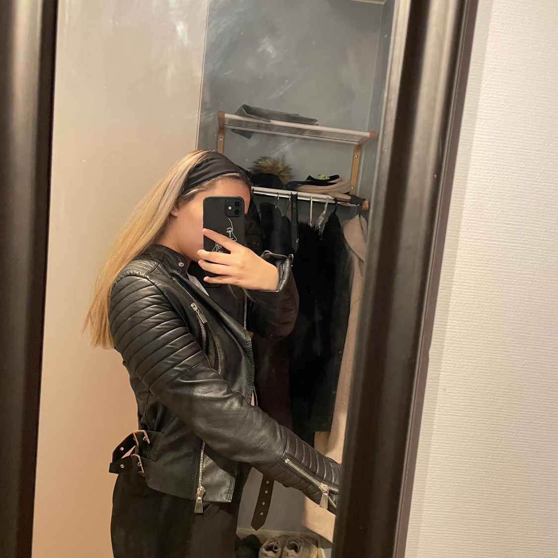 Svart skinnjacka  - 91