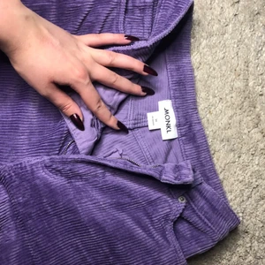 lila byxor - lila manchester/corduroy by or från monki💕