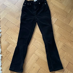 Manchester byxor ~ Weekday 🌻 - Superfina Manchester byxor från Weekday i storlek 36. Används för lite av mig 🌻