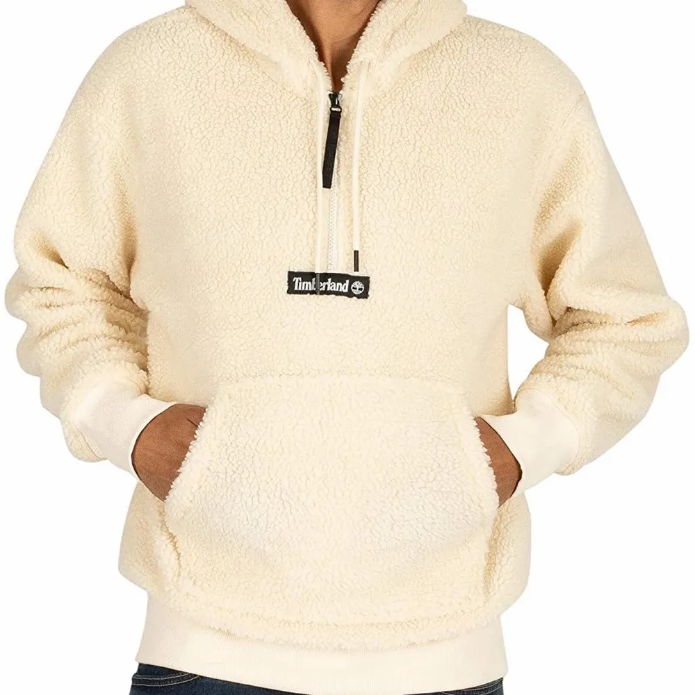 varm och gosig timberland fleece som jag säljer för att den inte kommer till användning. knappt använd. ursprungspris: 900kr. unisex. . Hoodies.