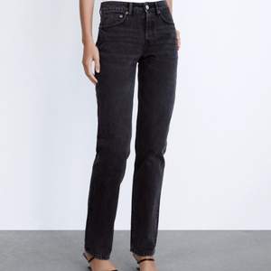 Säljer mina straight jeans från zara i strl 38💕 nypris 359🙌