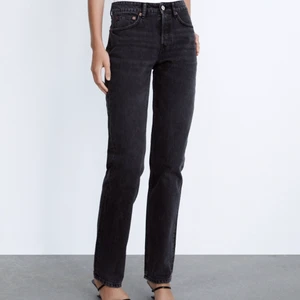 Zara jeans🌸🌸 - Säljer mina straight jeans från zara i strl 38💕 nypris 359🙌