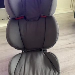 Bilstol - 15-35 kg nästan ny 