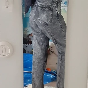 Monki byxor - Jätte fina byxor från Monki, i jätte bra skick, strl 160/66A💗 160kr