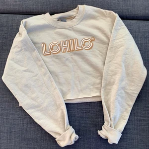 Lohilo sweatshirt  - Croppad lohilo sweatshirt med långa ärmar, strl S.