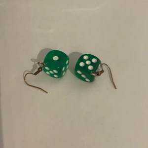 Tärning💚 - Gröna tärningar 