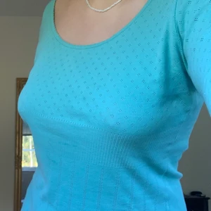 Långärmad topp/tröja  - En superskön o fin långärmad tröja i pointelle, säljer på grund av att den ej kommer till användning och ej känns som min stil, frakt inkluderat i priset😝