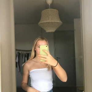 Tube topp från NA-KD  - Säljer denna tube topp från NA-KD💕 då den är lite för liten, köparen står för frakt 