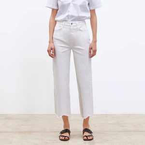 Zara Premium-jeans - Superfina men för stora för mig. Framfickorna är trasiga inuti, men är inget som syns.