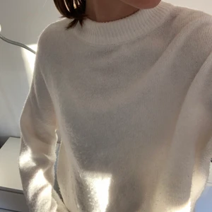 Vit stickad tröja  - Superfin vit stickad tröja från NAKD💗 Köparen står för frakten !
