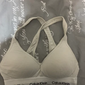Calvin klein topp/bh - En fin bh/topp fint skick! Storlek Xs/s självklart ätka