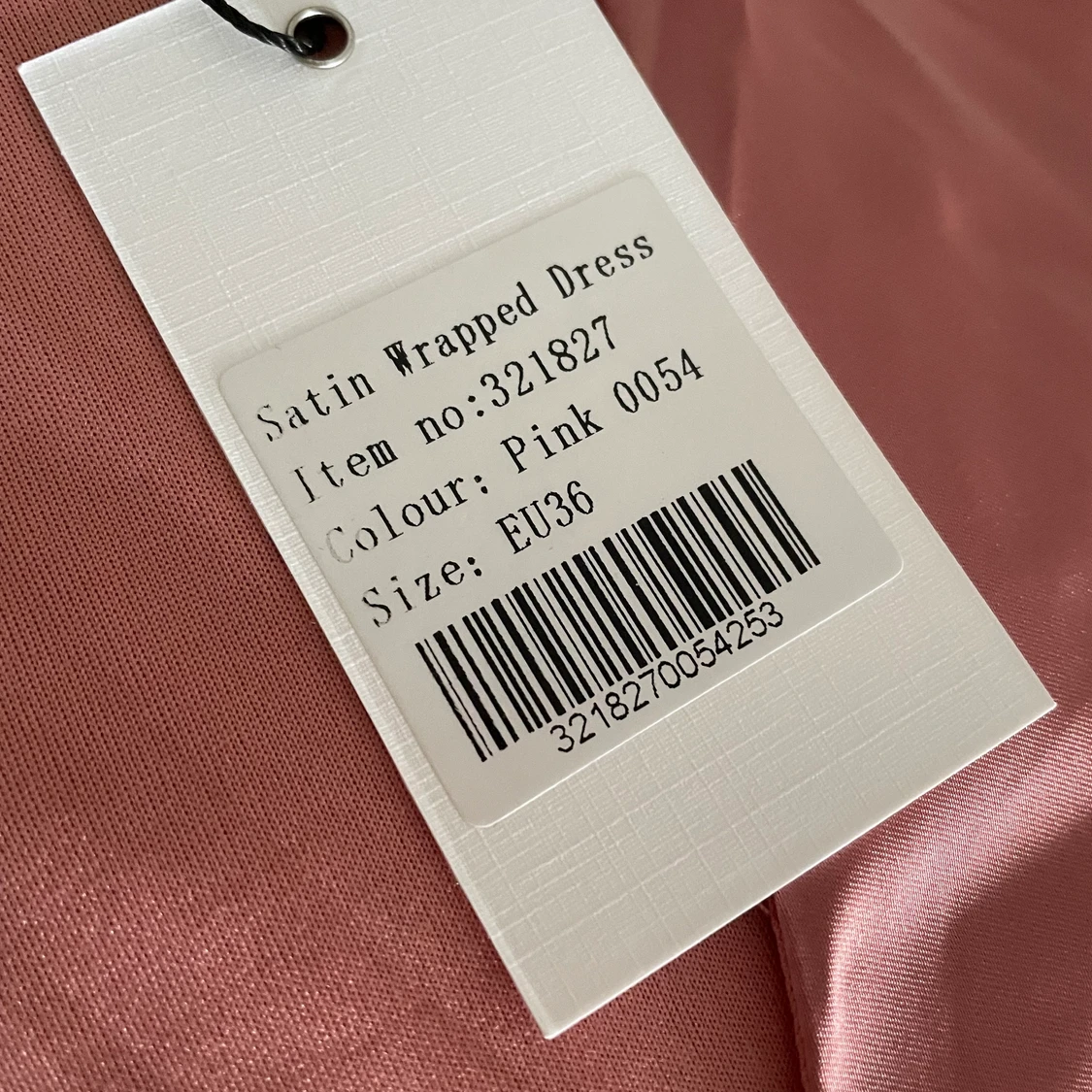 Satinklänning från Nelly - 91