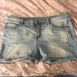 Slitna Blåajeans - Storlek 42,Använda men i gott skick 