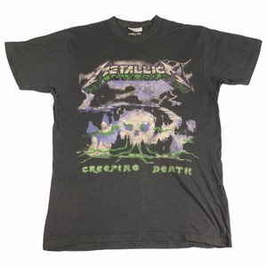 METALLICA - Supersnygg Metallica tee! Märkt som strl S men passar större!