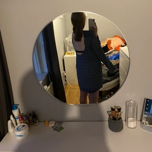 Klänning - Jätte skön klänning, jag har s/m och är 162cm. Denna klänning är lätt att styla, fin i ryggen. Kan fraktas