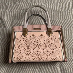 Väska - Från river island. Använd endast 2-3 ggr 