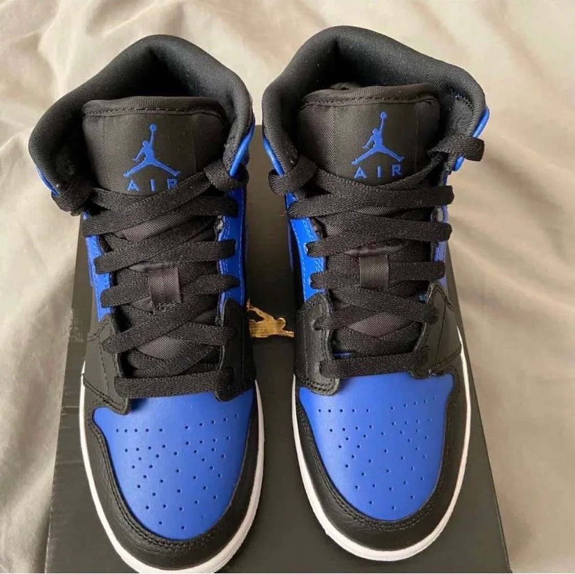 Jordan 1 mid hype royal 
