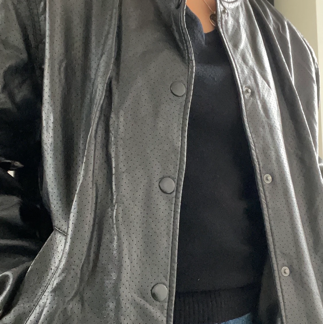 Bomberjacka i läderimitation - 90