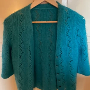 Blå vintage kofta  - Hej jag säljer nu min fina blåa kofta! Bra skick 👍🏻 kan mötas mellan Höör-Lund, annars är frakten ungefär 48kr ❤️