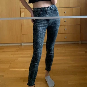 Svarta stentvättade jeans - Jättecoola stentvättade svarta jeans🖤 Pris kan diskuteras!
