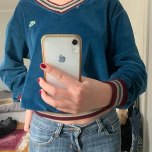 Lacoste tröja storlek M - Tröja i sammet från Lacoste i storlek M💋 