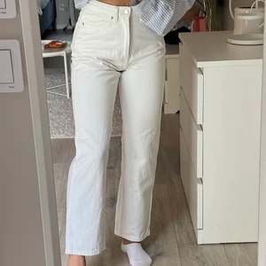 Jeans i modellen rowe  - Superfina jeans från weekday i modellen rowe. Säljer då de inte kommer till användning. Superfint skick 🤍 storlek W26 L30. 150kr + frakt 66kr 