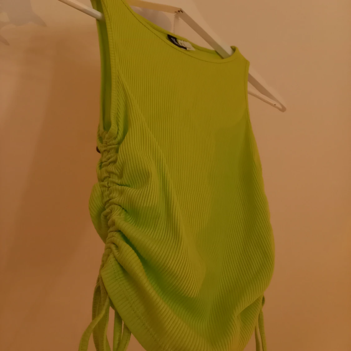 Lime grönt linne ifrån hm