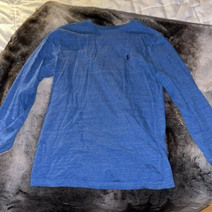 Ralph Lauren blå tröja  - Storleken motsvarar XS/S. Bra skick, inga konstigheter. 