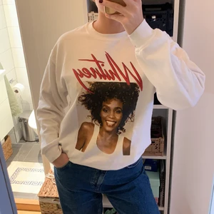 Whitney houston sweatshirt - 🤍