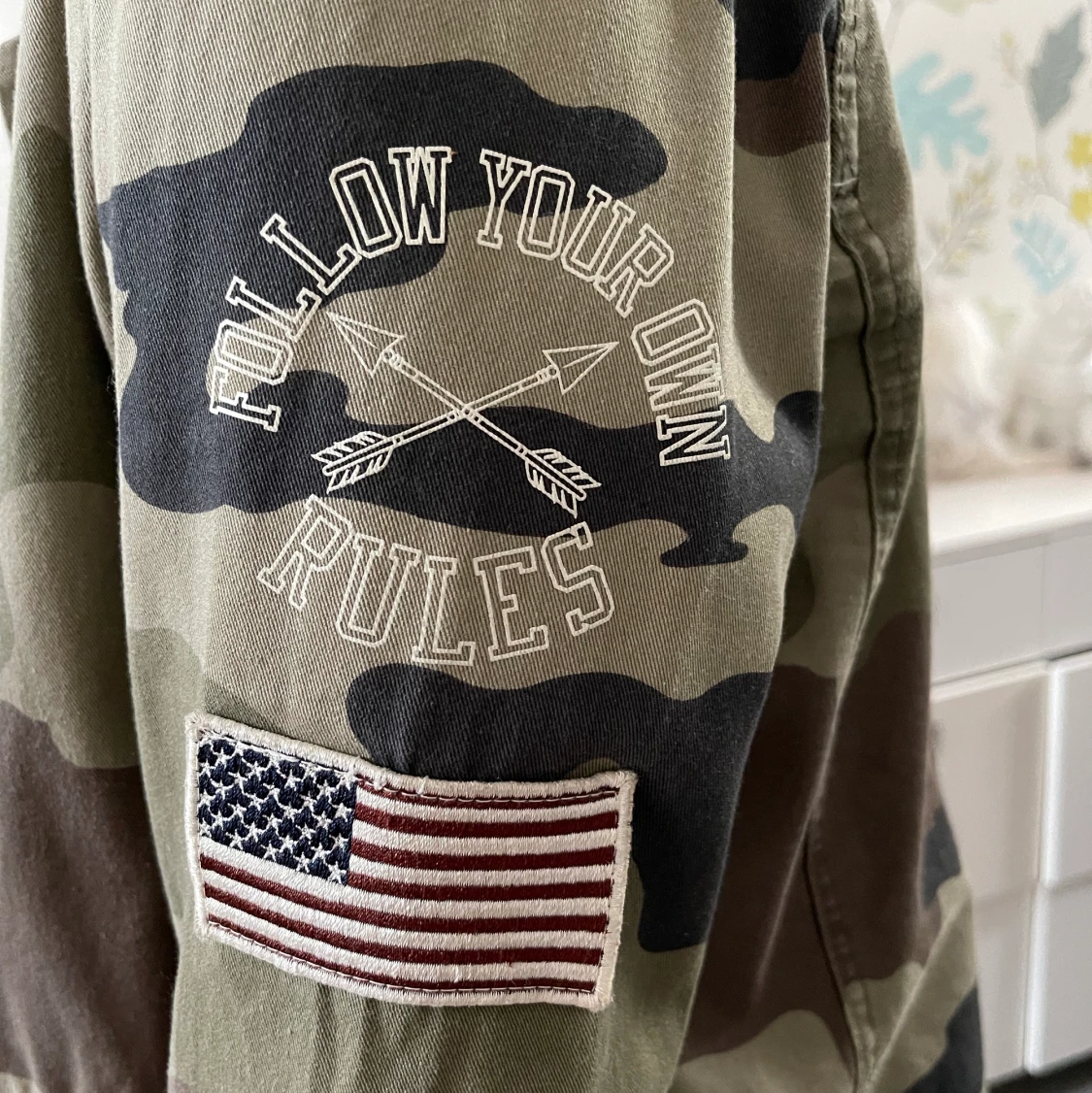 Jacka med militärmönster - 91