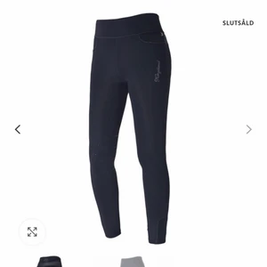 Kingsland ridtights - Säljer mina kingsland ridtights. De är i fint skick. Har en liten fläck men inget märkvärdigt. Köpte för 1300kr. Slutsålda på svenskridport! Hör av er vid fler bilder och intresse💞
