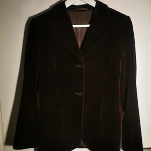 Kavaj - Tiger of Sweden - Snygg, mörkbrun Tiger-kavaj i mycket gott skick! Typ sammet... 