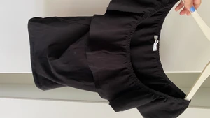 Svart offshoulder tröja  -  Offshoulder tröja ifrån Gina💗knappt använd i stolek S 