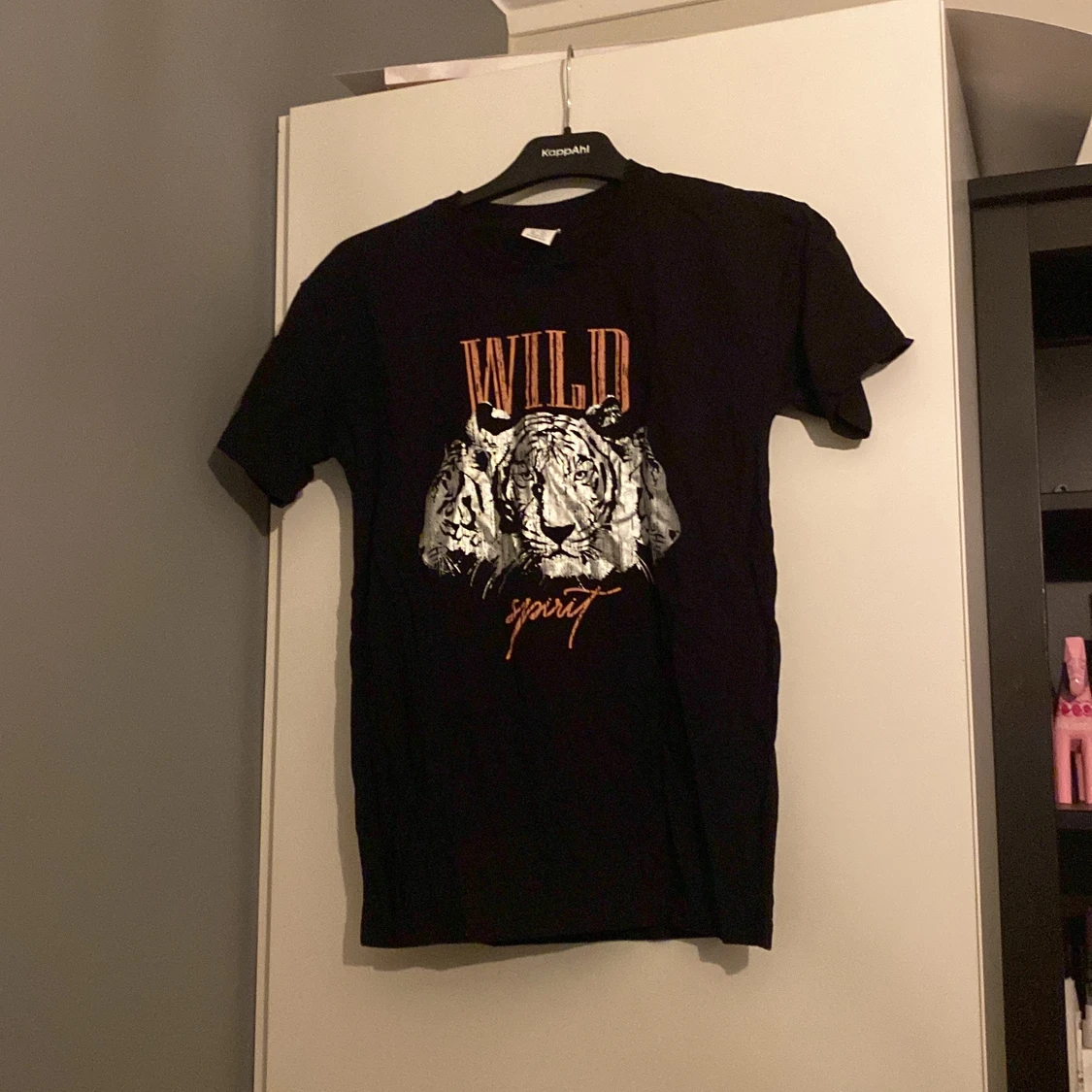 Svart t-shirt med tryck! Storlek 170