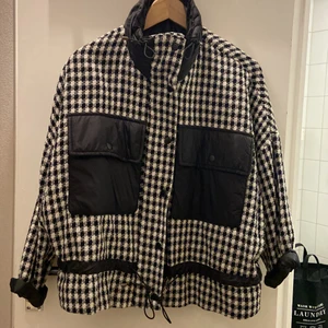 Jacka från zara.  - Använd en gång. 