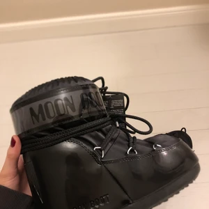 Icon moon boot - Sååå snygga Icon low moon boots, slutsålda överallt men tyvärr för stora för mig. Helt nya, aldrig använda i orginalförpackning!!! 2550 kr ink frakt för en snabb affär💞