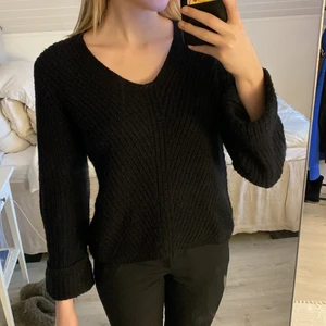 Stickad svart tröja  - Stickad svart tröja i storlek S. Bra kvalitet🖤